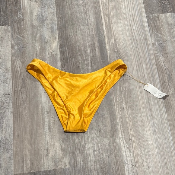 andmary Heidi belt pleats set up ivory